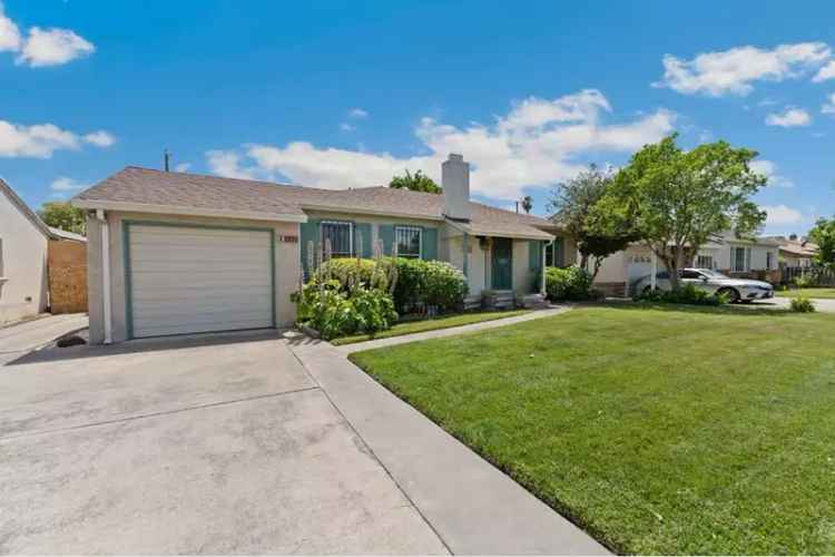 Buy Single Family Home in Sacramento with Spacious Backyard