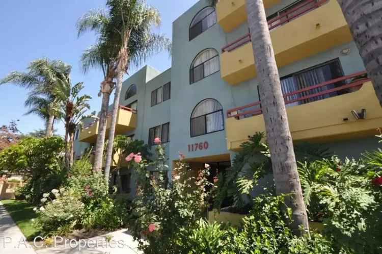 Rent Luxury 1 Bedroom Apartment in North Hollywood with Pool and Patio