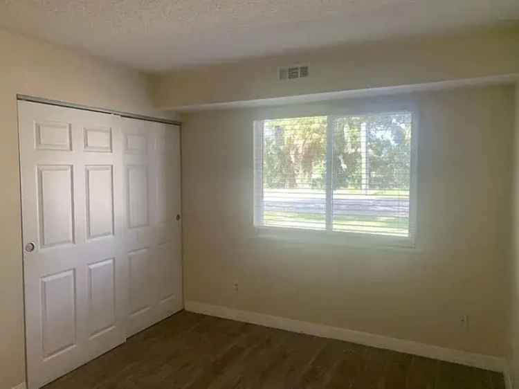 Rent 2 Bedroom Apartment Unit in New Smyrna Beach with Spacious Living Room