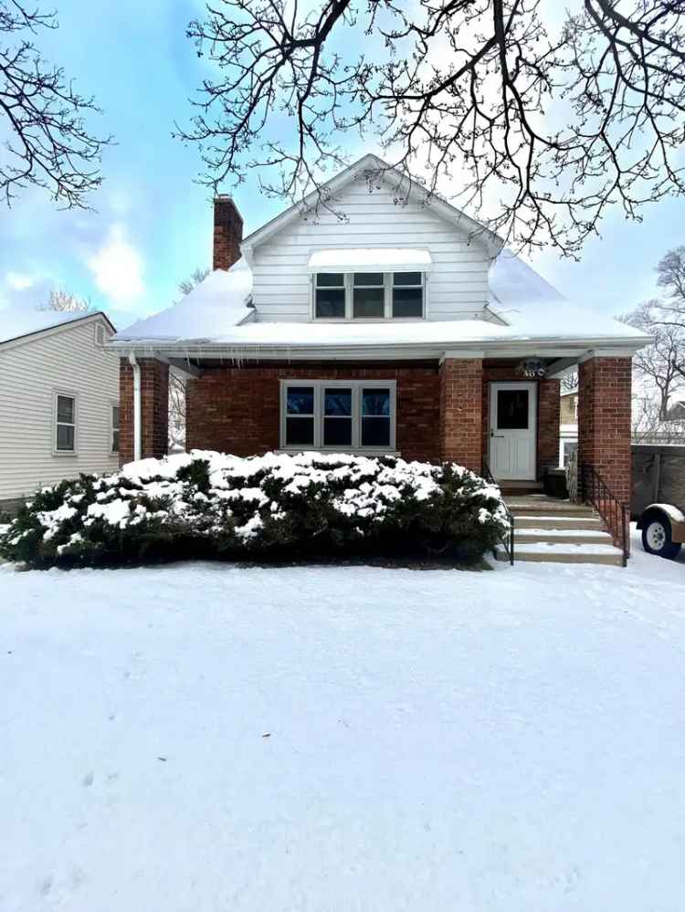 Rent Beautifully Updated Apartment in Hazel Park with Spacious Living Room