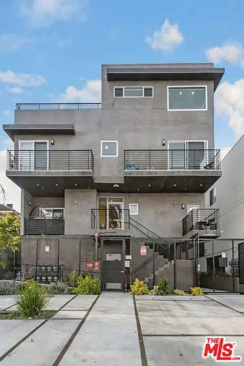 House For Sale in 1187, Crenshaw Boulevard, Los Angeles, California