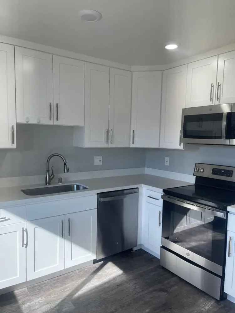 Rent Apartments in Sunnyvale with One Month Free and Great Amenities