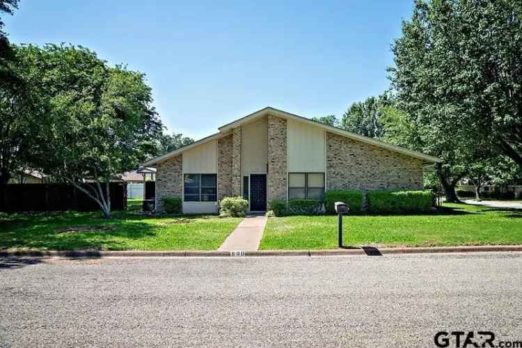 House For Sale in 900, Humphrey Street, Athens, Texas