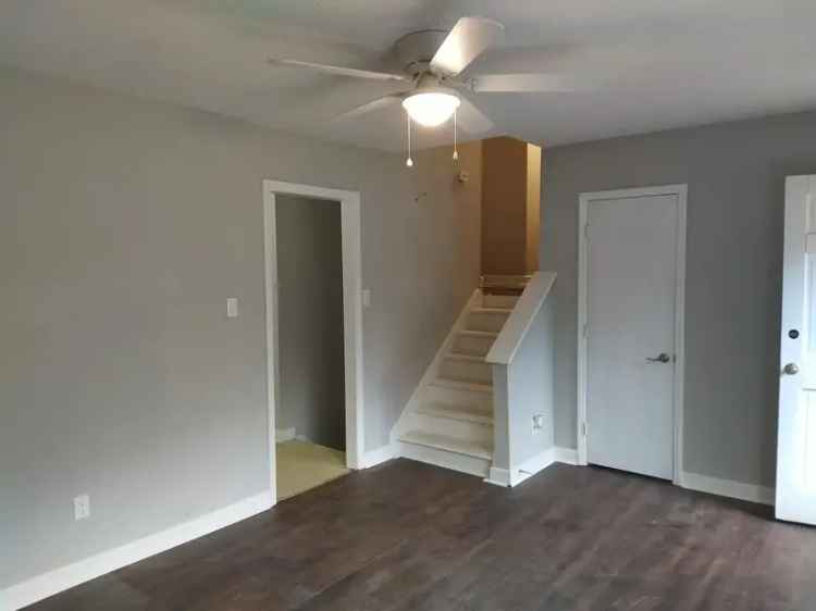 Rent House in Waxhaw Downtown with 4 Bedrooms and 2 Bathrooms