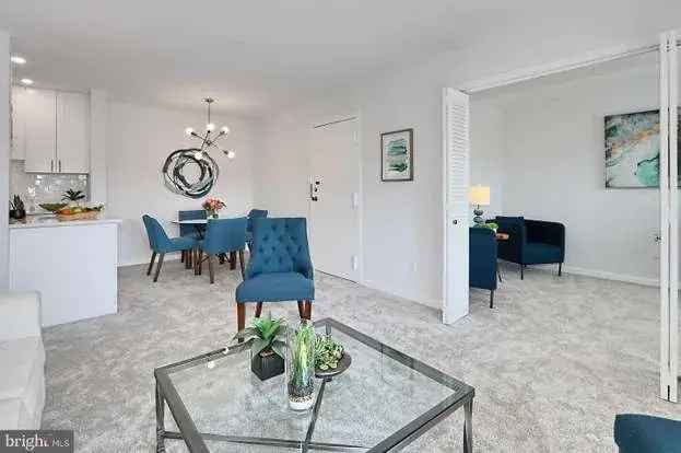 Rent Beautifully Remodeled Apartment Unit with Pool View Near Mixing Bowl