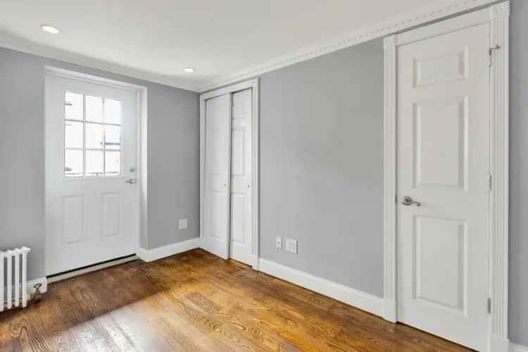 Rent Two Bedroom Apartment in East Village with Modern Amenities