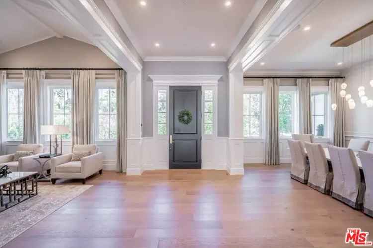 Luxury buy estate in quiet Hayvenhurst Drive with stunning features