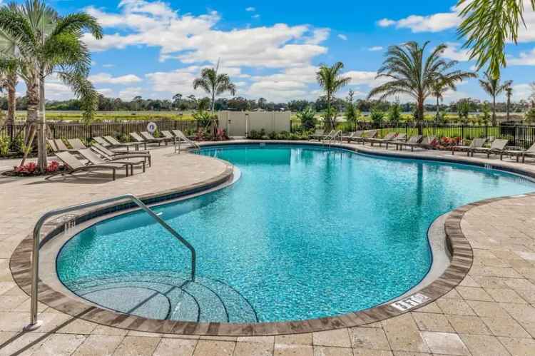 House For Sale in Bradenton, Florida