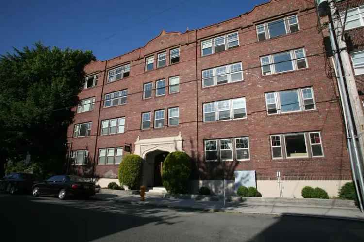 Rent Vintage Apartments with Modern Amenities in Charmful Blackstone