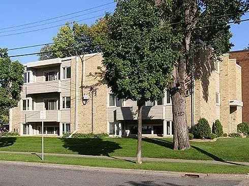 Rent Apartments Near University of Minnesota in Minneapolis with Balconies