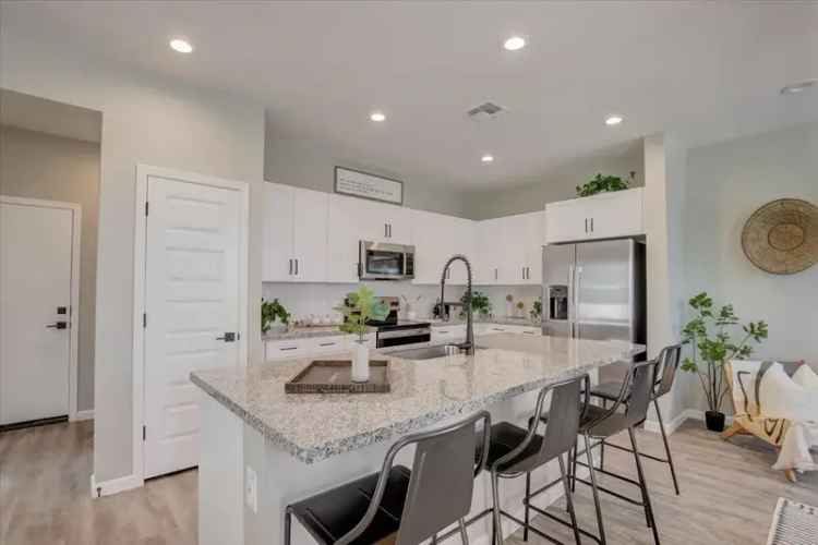 Rent Townhomes in Meridian with Premium Finishes and Vibrant Community