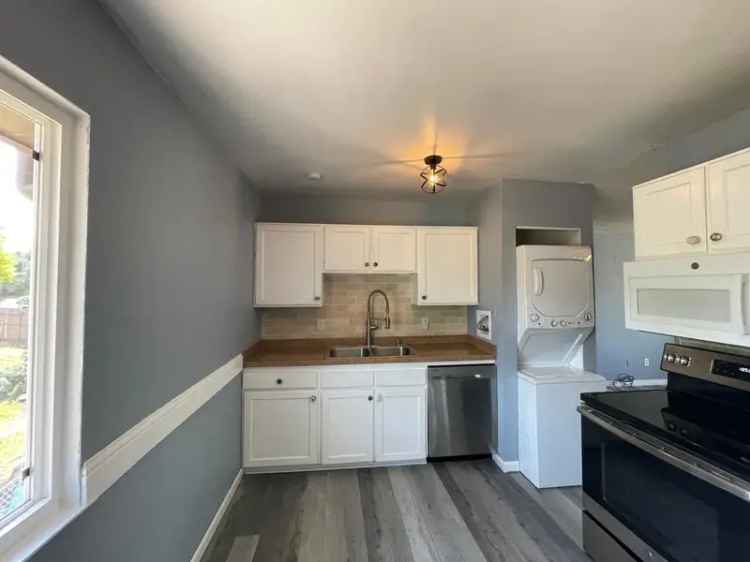 Spacious Apartment Unit for Rent in Denver with Private Dog Run