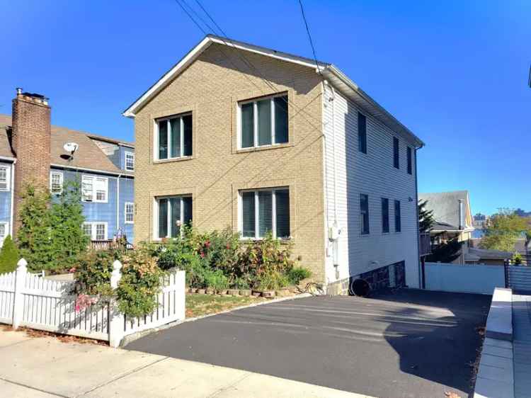 Rent 3 Bedroom Single Family Home in Edgewater with Hudson River View