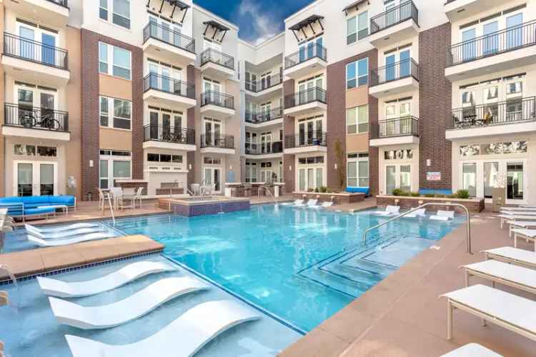 Rent Luxury Apartments in Aurora with Top Amenities and Pools