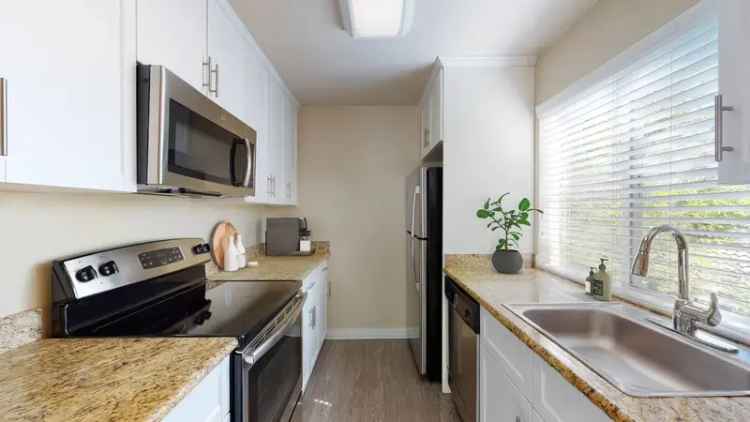 Rent Apartments in Pleasanton with Pool Tennis Courts and Clubhouse