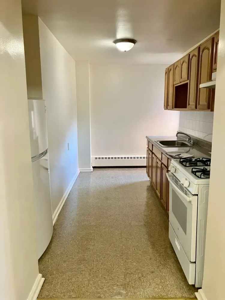 Rent Spacious 1 Bedroom Apartments in Kent Village with Hardwood Floors