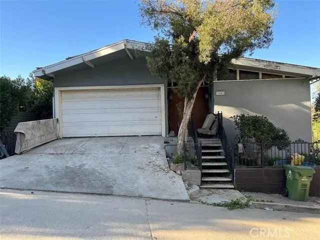 House For Sale in 1847, Fanning Street, Los Angeles, California