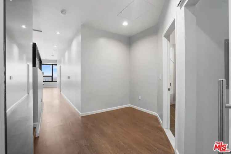 House For Sale in 1100, Wilshire Boulevard, Los Angeles, California