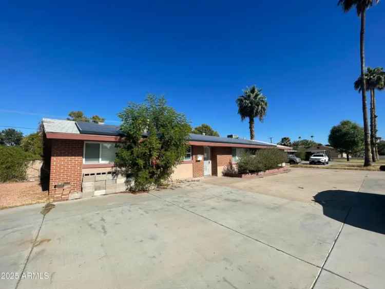 House For Sale in 1324, West Bethany Home Road, Phoenix, Arizona