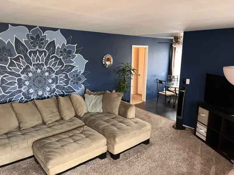 Rent Spacious Apartment Unit in Huntington Beach with Patio and Full Kitchen