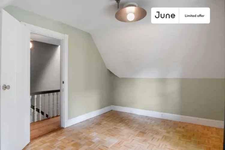 Rent Queen Bedroom in Harvard Square Apartment with Great Amenities