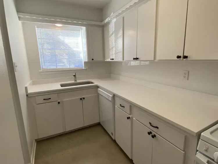 Rent Newly Remodeled Townhome Near UCA