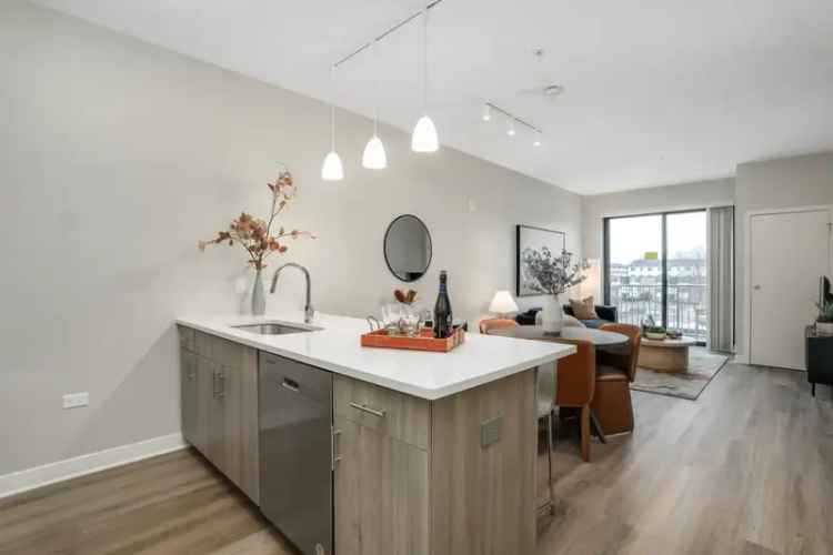 Sublet Apartment 1 Bed 1 Bath in Prime Location with Luxury Amenities