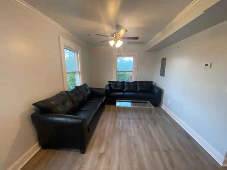 Apartment for Rent Near UOM Campus with Modern Features in Ann Arbor