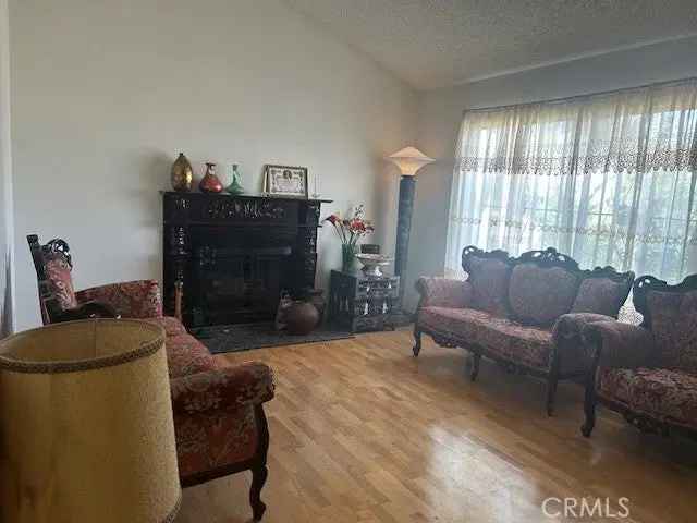 House For Sale in 11342, Strathern Street, Los Angeles, California