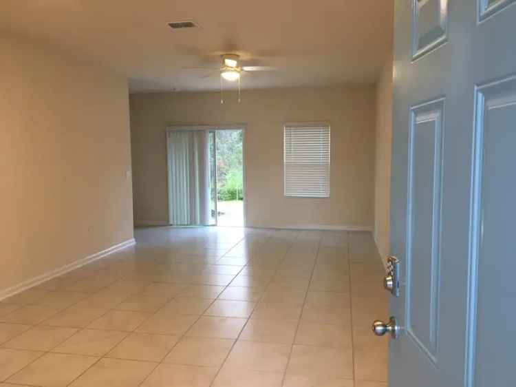 Rent Townhouse Near Community Pool and Gym