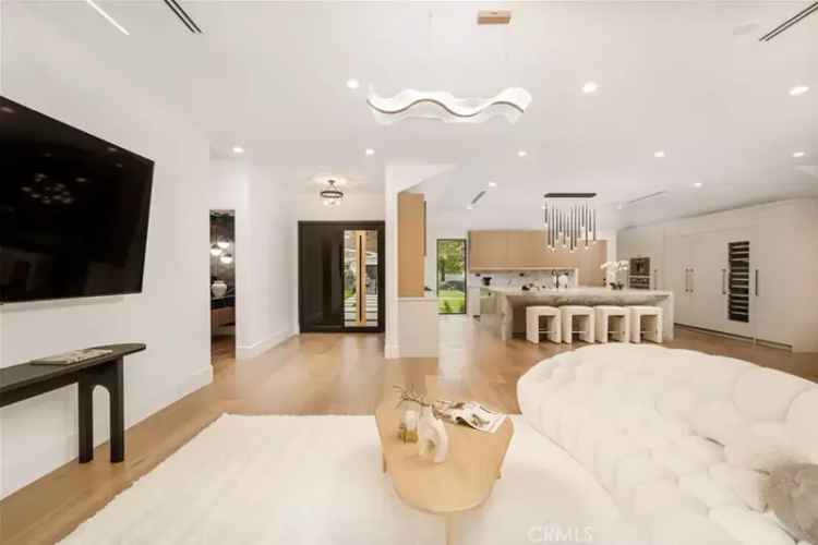 Sell Single Level Estate in Tarzana with Pool and Modern Amenities