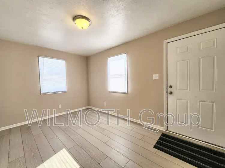 Rent Charming Residence 1 Bedroom 1 Bathroom in Anderson Indiana