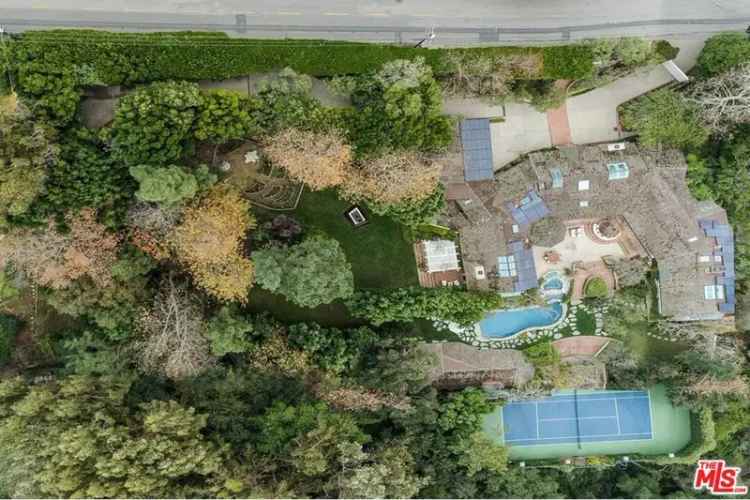 Rent Celebrity Tennis Court Estate in Brentwood with Luxurious Features