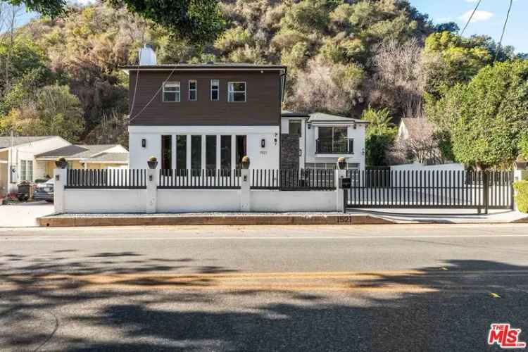 House For Sale in 1521, Benedict Canyon Drive, Beverly Hills, California