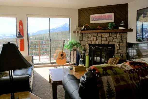 Condo for Rent in Silverthorne with Panoramic Mountain Views and Amenities