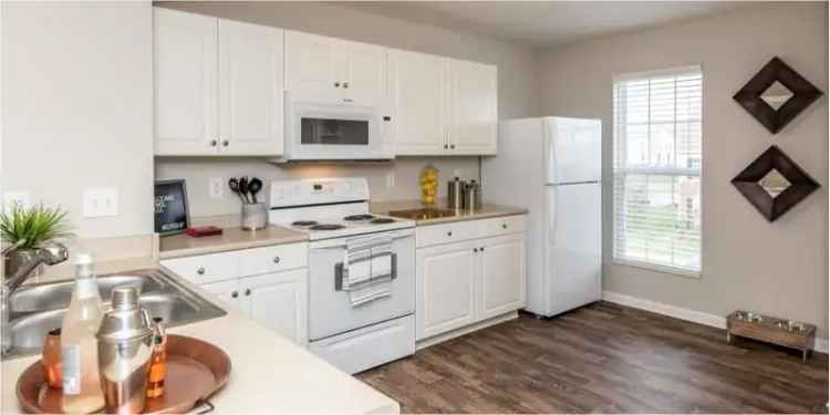 Rent Townhouse Apartments in East Lexington with Fitness Center