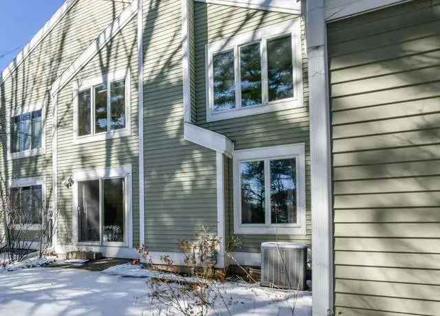 House For Sale in 3, Red Oak Trail, Madison, Wisconsin