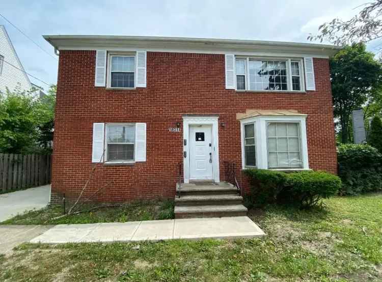 Rent Apartment Unit in Shaker Heights with Sun Porch and Garage