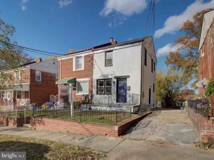 House For Sale in 5424, C Street Southeast, Washington, District of Columbia