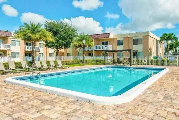 Rent Apartments in Windsor Forest with Spacious Amenities and Pools