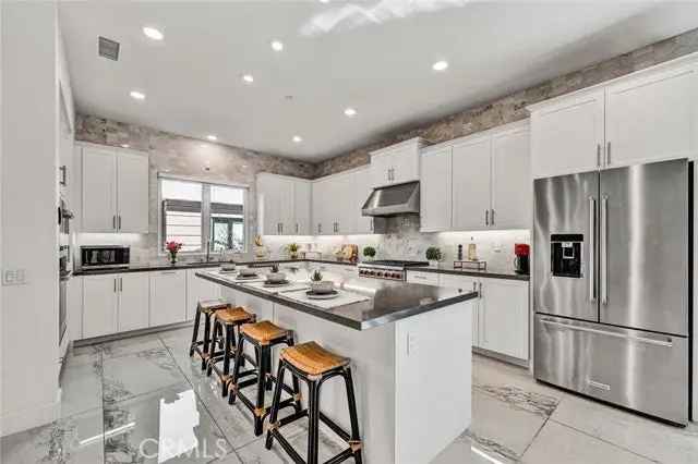 House For Sale in Tustin, California