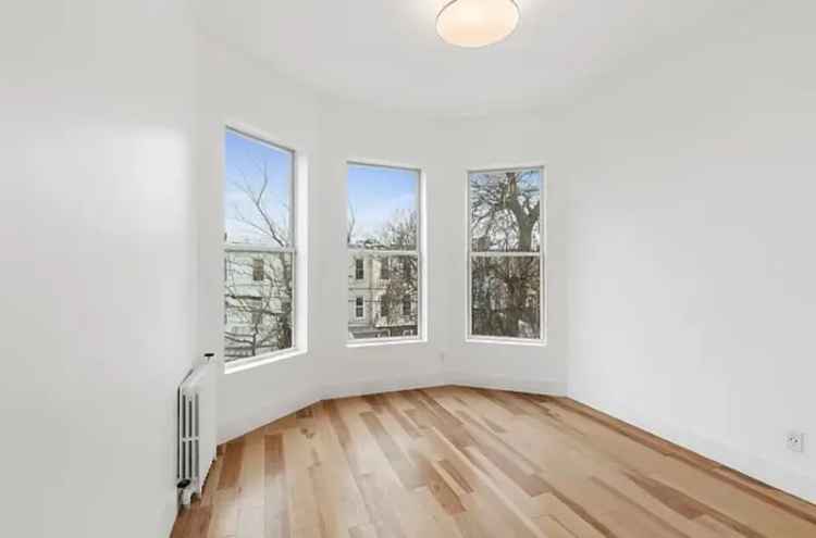 Rent True 3 Bedroom Apartment Unit in Bushwick with Modern Features