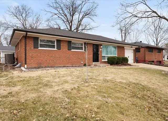 Stylish ranch for sale in Crestwood with modern updates and hardwood floors