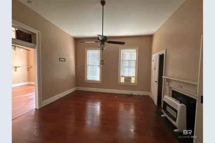 Investor Opportunity Buy House in Mobile with High Potential for Renovation