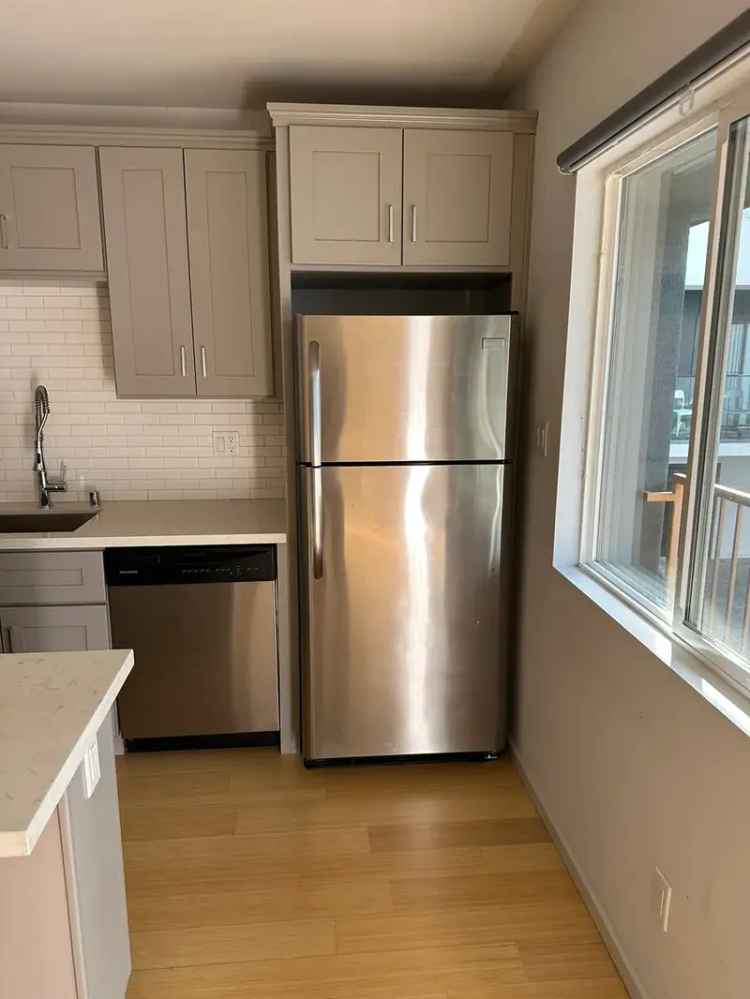 Rent Remodeled Apartment Unit in Hollywood with Modern Amenities