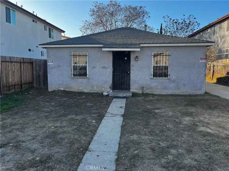 House For Sale in 442, East 118th Street, Los Angeles, California