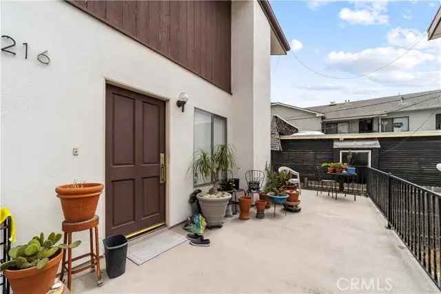 House For Sale in 2216, Pacific Avenue, Los Angeles, California