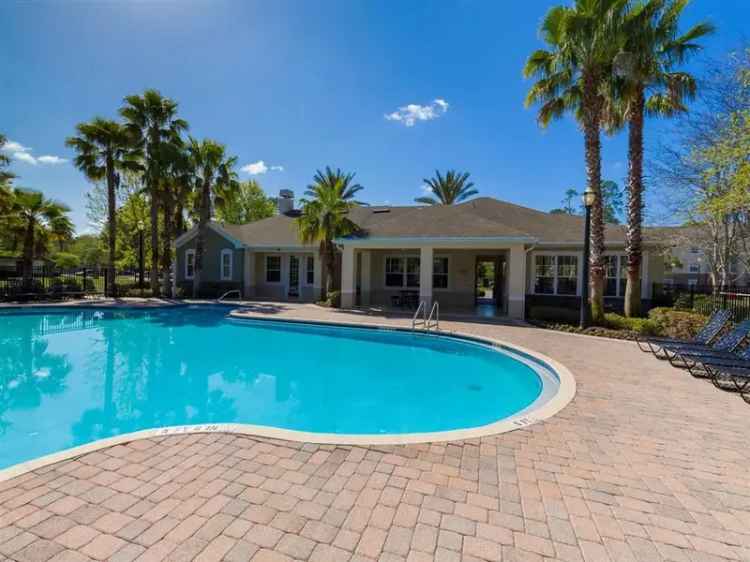 Rent Apartments in Jacksonville FL with Pool and Fitness Center