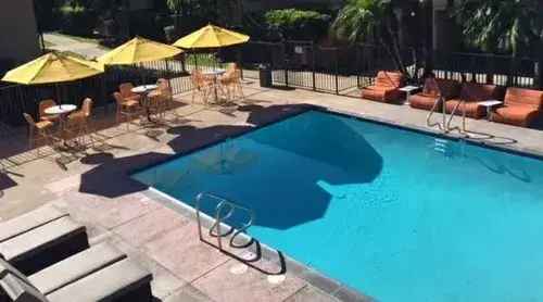 Rent 1 Bedroom Apartment in Tustin with Resort Style Amenities