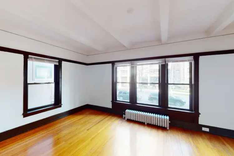 Rent Apartment in Hyde Park with Architectural Charm